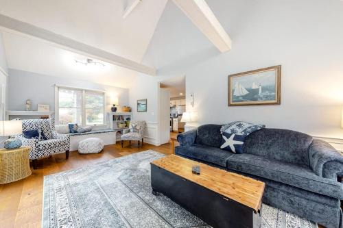 Ferry Harbor Cottage in Falmouth