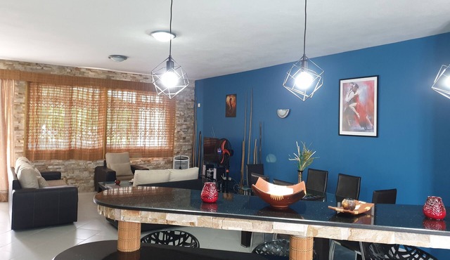 Flic En Flac: Luxury apartment with sea view/pool/free wifi/duly licensed in Flic En Flac