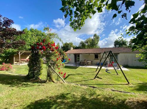 Gîte de campagne avec jardin clos, 3 chambres, terrasse, basse-cour, et terrain de pétanque - FR-1-306-918 in Frossay