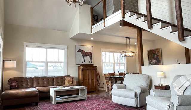 G.F. Wiard House- Renovated Historic Home, Walk to Downtown Cody, Pet Friendly in Cody