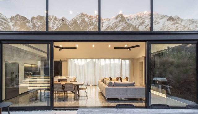 GLENFIDDICH RETREAT - JACKS POINT HOLIDAY HOME in Queenstown in Queenstown