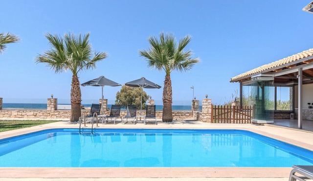 Golden sand beachfront villa ,6 Bedrooms,Rethymno in Rethymno