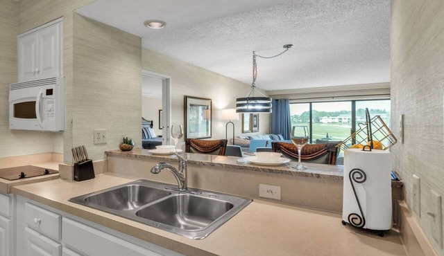 Golf Patio Condo | Work-Friendly Stay | 4 Queen Beds | Saddlebrook Resort | Optional Amenities in Wesley Chapel