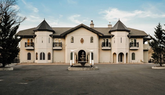 Graycliff Retreat:Unforgettable experience at this 11BR Estate;Game Room+Hot tub in Shepherdstown