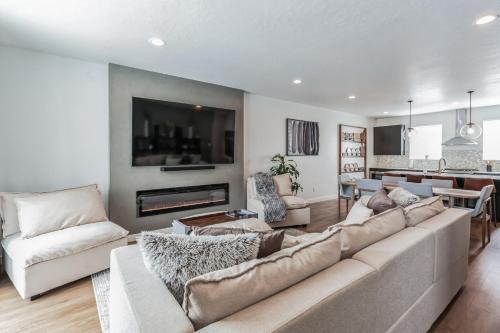 Great for Multiple Families! in Layton