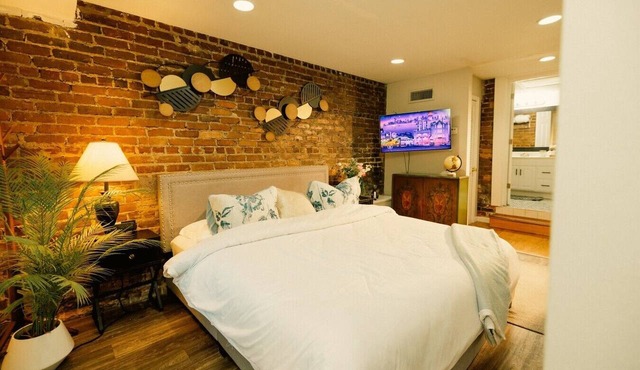 Ground floor flat at Virginia Highlands in Atlanta