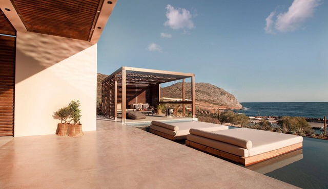 Ground level luxurious villa in Mochlos village in Sitia