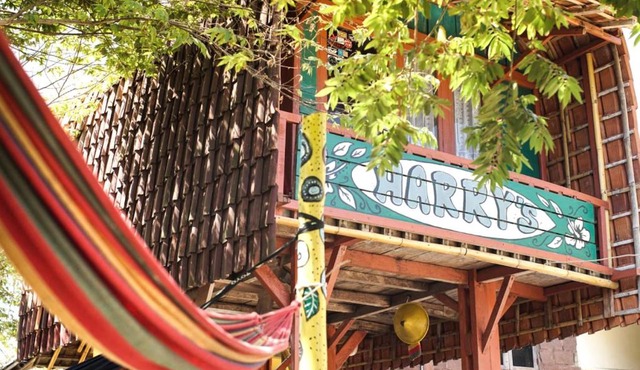 Harry's Ocean House Watukarung Homestay in Kalak