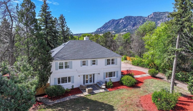 Historic Broadmoor Estate 5000 Sqft, Private Acer, Near Broadmoor Resort in Colorado Springs
