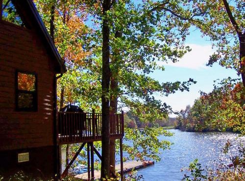 Hocking Hills Lake Gem w/Hot Tub, Dock, 100 Acres in Hamden