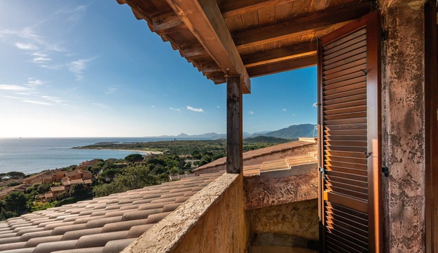 Holiday Home "Il Pashà" near the Beach with Sea View & Garden in vilaputzu