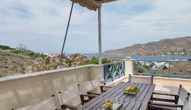 Holiday Home 'Sunset Retreat Marie' with Sea View, Wi-Fi and Air Conditioning in Poseidonia/Syros