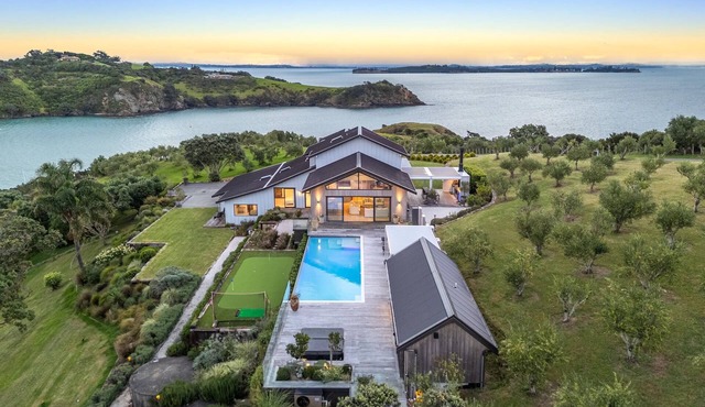 HORIZONS Coast & Country WINTER DEAL in Waiheke Island