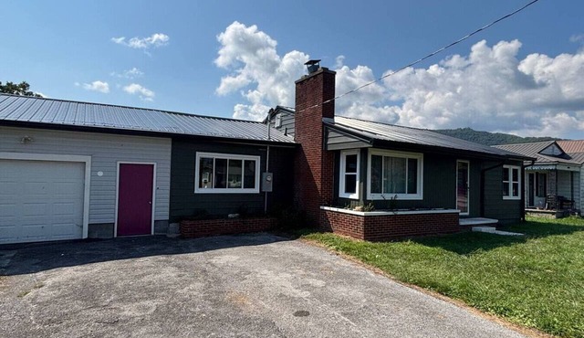 House close to ARH Hospital, Tackett Creek & LMU! in Middlesboro