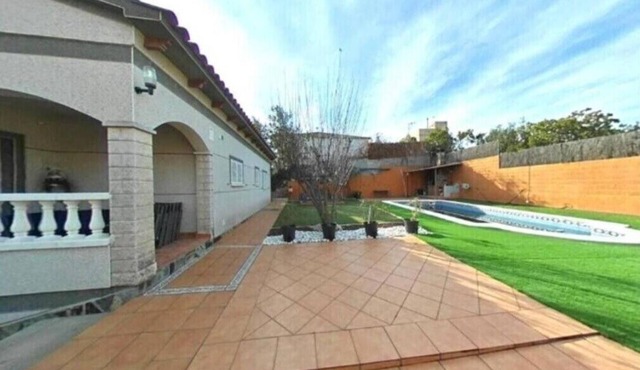 House with Pool, Perfect for Families in Calafell