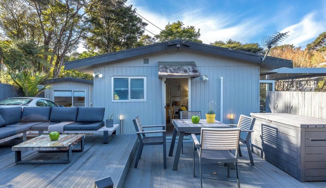 Island Sanctuary - Waiheke Holiday Home in Waiheke Island