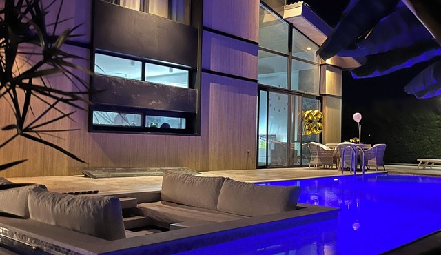 It is villa in izmir çeşme special hot swimming pool jakuzzi sauna gym 5-bedroom in İzmir