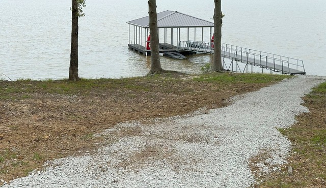 Kentucky Lake - Jonathan Creek 2-bedroom Cabin, WiFi, shared dock & Bald Eagles! in Benton