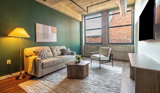 Landing | Modern 1BD, Gym, Pool in Kansas City