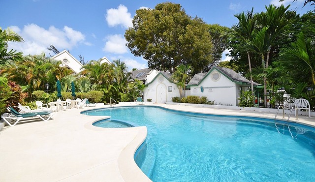 Large 3-bed townhouse w/shared pool in Bridgetown