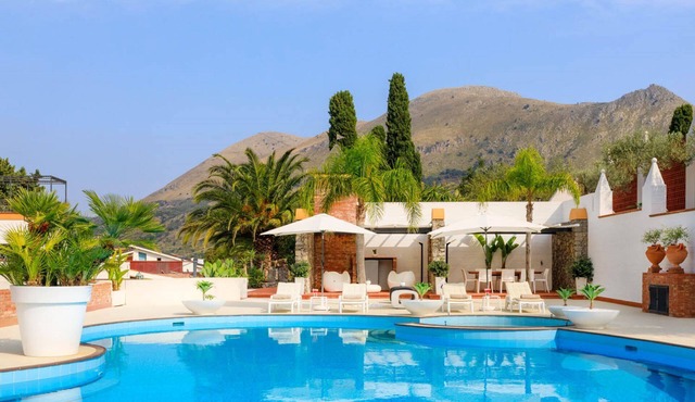 Large modern style villa with private and panoramic swimming pool in Carini