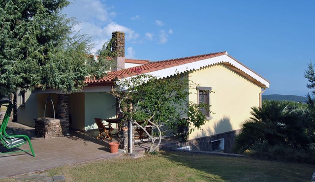 LARGE VILLA with 3 apartments and tennis court, 14 people 2 km from the sea in Sant'Antioco
