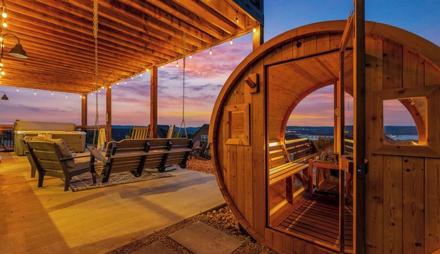 Lazy River, Pools, Lake View, Sauna, Sleeps 27 in Kimberling City