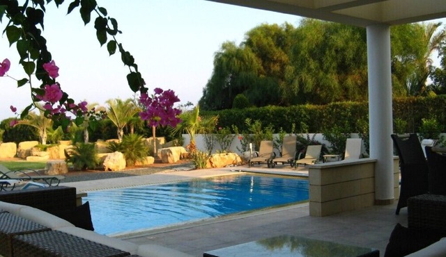 LIMONIA - Large beach house by Blue Flag beach accommodating 12 + in Pervolia
