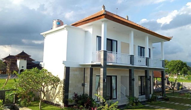Limun guesthouse in Ujung