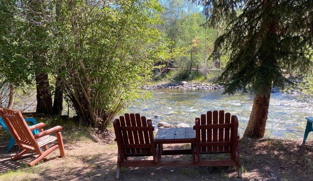 Lovely, Peaceful Condo Close to Skiing, River and Services in Silverthorne