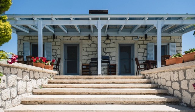 Lovely Villa with Backyard in Bozcaada near Beach in Canakkale