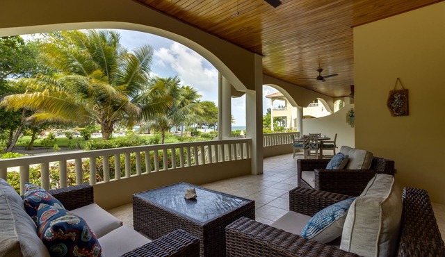Luxurious 2BR Beachfront shared Pool & Modern