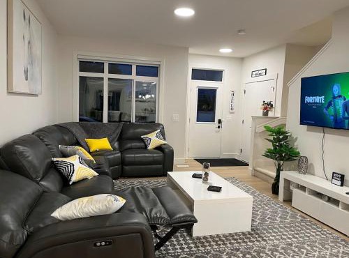 Luxurious, Centrally Located Home in Cavanagh in Edmonton