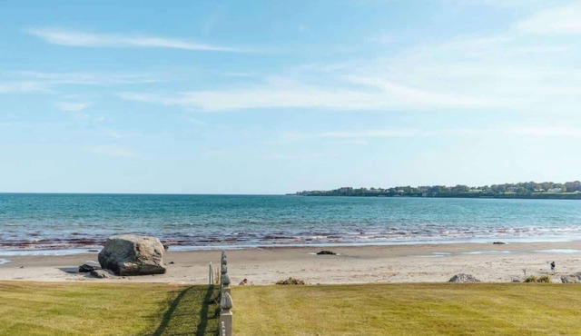 Luxury Beach Cottage in Middletown