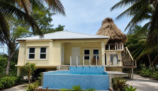 Luxury Beachfront Villa with Private Chef included, private Pool, Boat and Capt