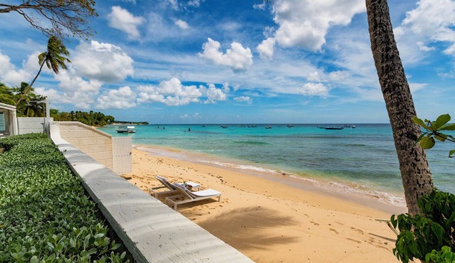 Luxury Beachfront Villa - Cook & Housekeeper included in Holetown