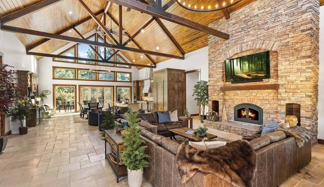 Luxury Single Story Ranch Style! Pickleball/Basketball Court! Theater! Game Room! HOT TUB & SWIM SPA! Beautiful Meadowbrook Estates Location! Fire Pit! in Big Bear City
