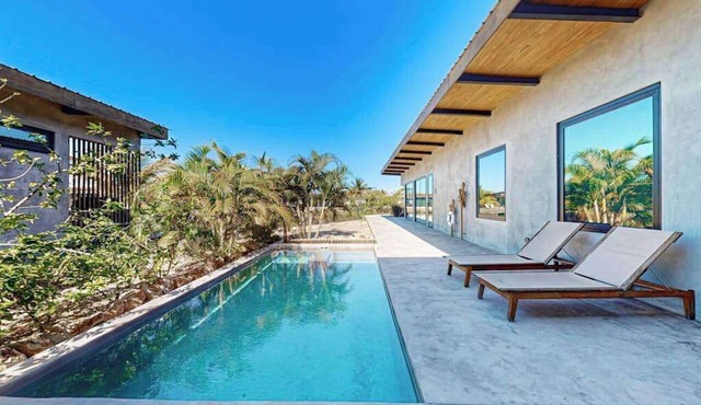 Luxury villa in gated community with tropical garden, pool & pet friendly