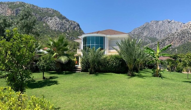 Luxury villa with private garden and pool in Göynük