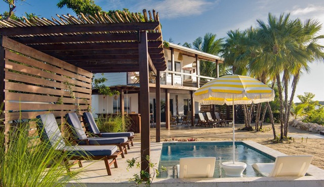 Luxury Waterfront 3bd Villa w. Pool + Dock