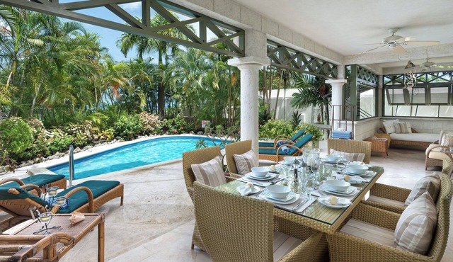 Luxury West Coast 3 Bed Apartment with Private Pool and Path to Beach in Prospect