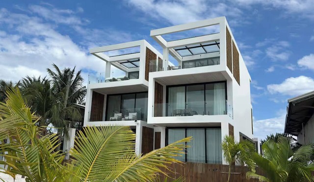 LuxVilla Modern Beachfront in the Village