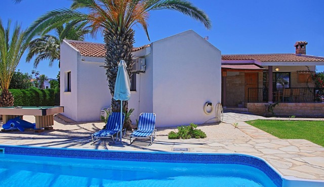 Maria Latchi: Private villa with pool above Latchi, sea views, a few minutes from the beach in Latchi