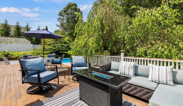 Marvelous Mistic: 474-MM Contemporary Cape House with Pool, Walk to Fresh Water Beach and Village in Marstons Mills