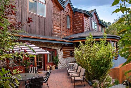 Million Dollar Castle Walk to downtown Glenwood and HotSprings in Glenwood Springs