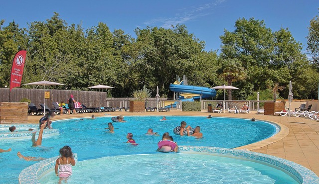 Mobile Home 'La Vie Est Belle' with Shared Pool, Private Terrace and Shared Garden in angles