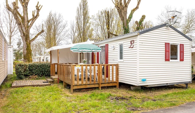 Mobile Home 'Piscines - Terrasse' with Shared Pool and Private Terrace in Angles