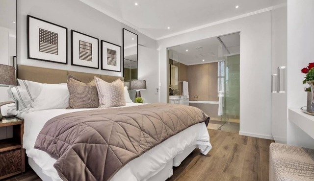 Modern 2-bedroom Executive apartment with WiFi, in Masingita Towers Sandton in Sandton