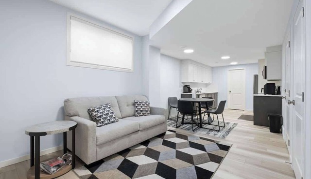 Modern 2BR Suite Private Entry Spruce Meadows in Calgary