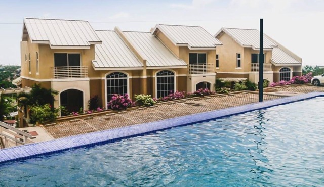 MODERN LUXURY SUITES 2 BR/2BA/COZY/GATED/INFINITY POOL/24/7 SECURITY in St.Andrew